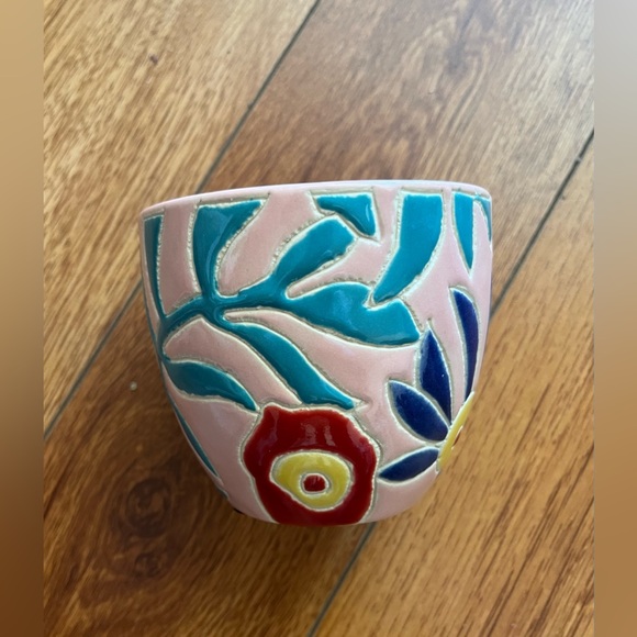 Floral ceramic plant pot. 4” diameter. 3 3/4” tall. Excellent for small plants. - Picture 4 of 6